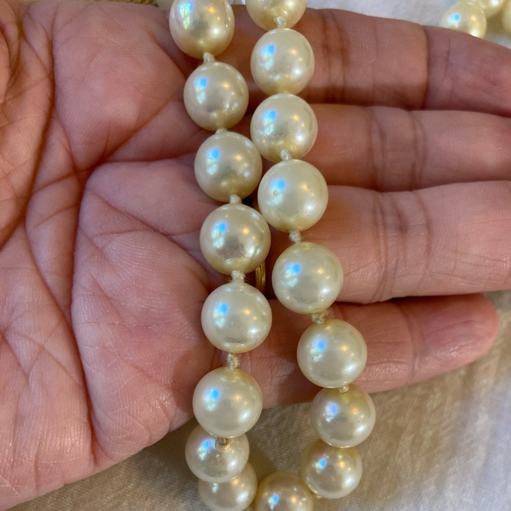 Hand Knotted Glass Pearls‎ Vintage Necklace with Fancy Push Clasp - Picture 4 of 6